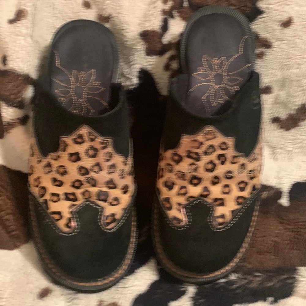 Ariat mules sz 8.5